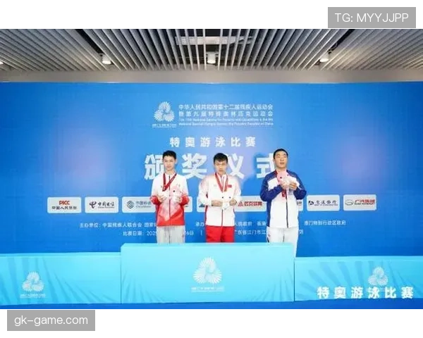 特奥再现边路风采，树立新一代防线典范