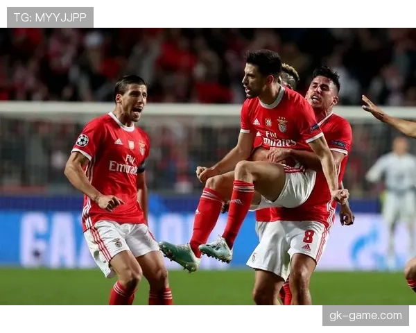 吉马良斯战术革新显成效：从防守反击成功转型高位压迫