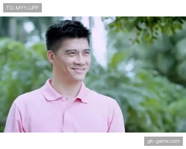 傅海峰退役后住广州豪宅,每天五点起床陪儿子打球,老婆说他比当运动员时还自律